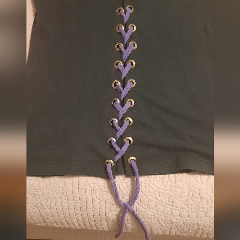 One-of-a-kind Upcycled Kiss Top - Picture 5 of 6